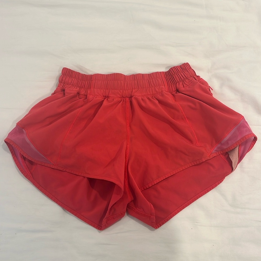 Lululemon hottie hot 2.5 in shorts